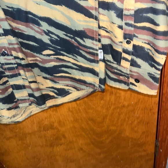 The north face camo button up - Picture 4 of 6
